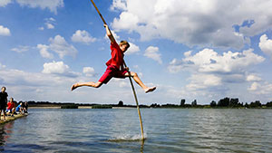 zondag 30 augustus - Tieneractiviteit Fierljeppen